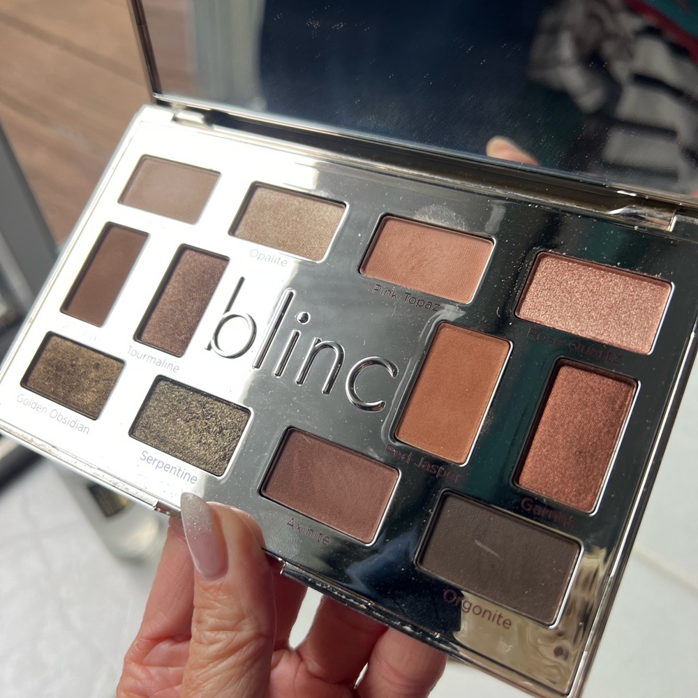 Urban Decay Naked2 Basics Eyeshadow Palette - Versatile Neutrals - Picture 13 of 13